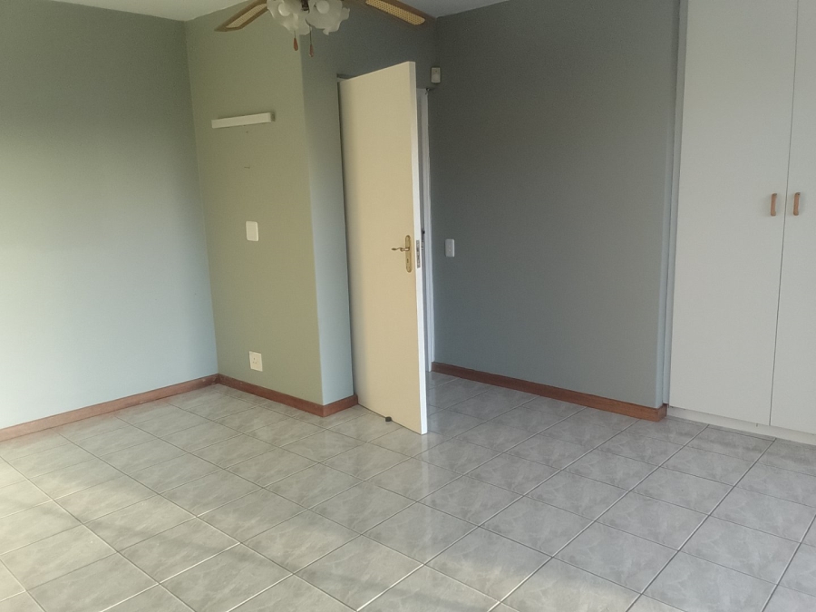 To Let 4 Bedroom Property for Rent in Sedgehill Western Cape